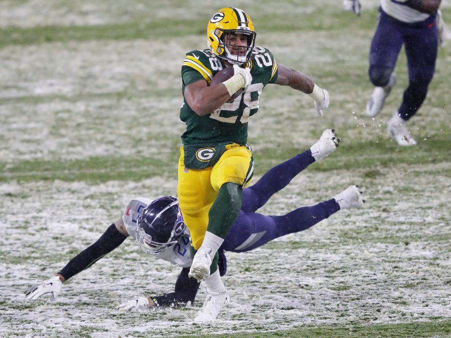 Reports: Eagles sign RB AJ Dillon to 1-year deal