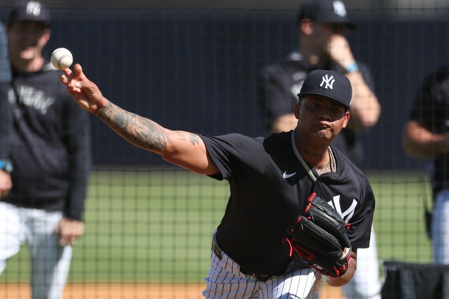 Yankees RHP Luis Gil won't throw until at least mid-April