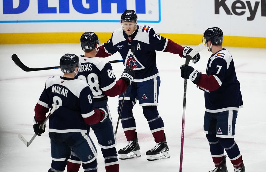 NHL roundup: Nathan MacKinnon hits 1,000 points in Avs' win